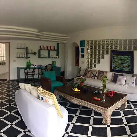 La Mar Beach House *